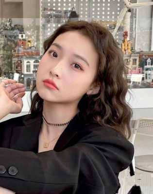 鹅脸蛋适合什么发型（鹅蛋脸适合什么发型图片）