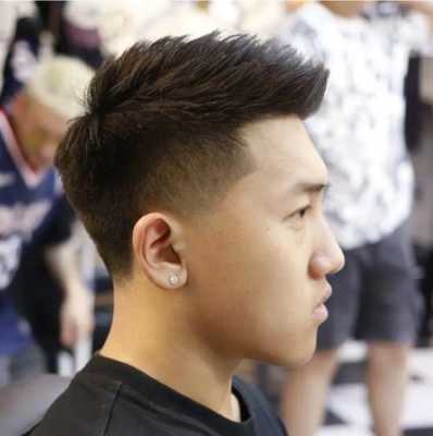 头发适合什么发型男（头发适合什么发型男）