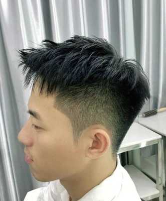 什么男生发型好看（什么男生发型好看）