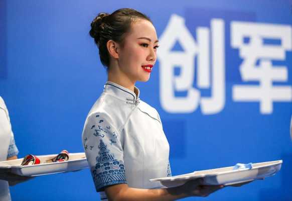 礼仪小姐的头发怎么扎（礼仪小姐的头发怎么扎好看）