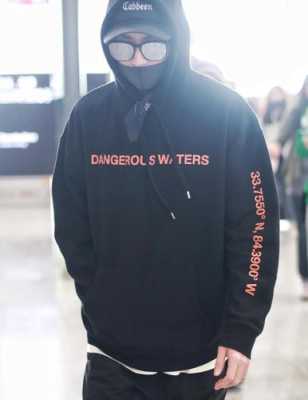 空气刘海怎么戴帽子（男生怎样戴卫衣帽子不压趴头发）
