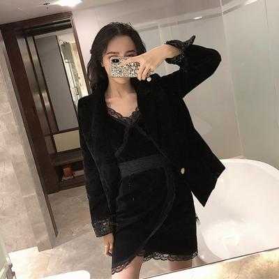 黑色小女人味蕾丝吊带裙配什么小外套和鞋子好看,蕾丝吊带裙怎么搭配外套