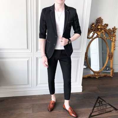 穿西装适合什么发型（穿西装适合什么发型男）