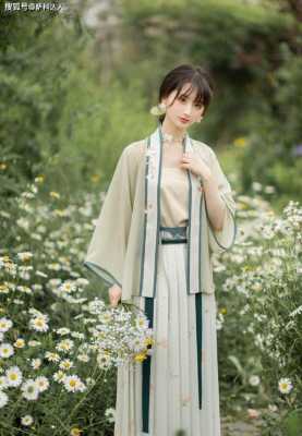齐腰长发什么颜色好看（绿色齐腰汉服适合什么颜色的扇子）