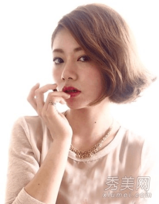 额头窄小适合什么短发（低宽额头适合的发型）