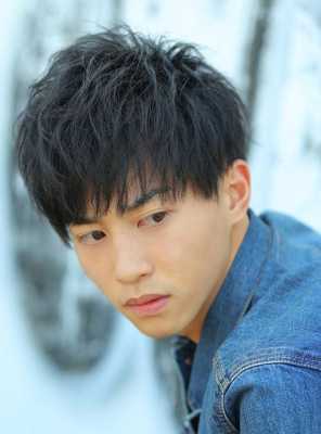长得黑适合什么发型（长得黑适合什么发型男）