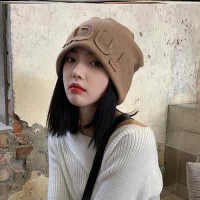 短发适合什么帽子图片（短发适合什么帽子图片女）