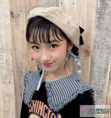 扎马尾怎么反戴帽子（披肩发戴帽子怎么扎头发好看）