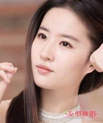 刘海尴尬期怎么弄中分（刘海尴尬期怎么弄中分发型）