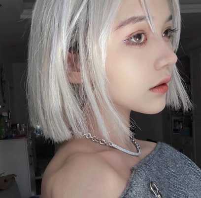 什么样头发好看（银白色头发和白色哪个好看）