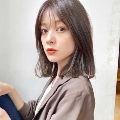 头发不烫不染怎么洋气（不烫不染额头低应该做什么发型）