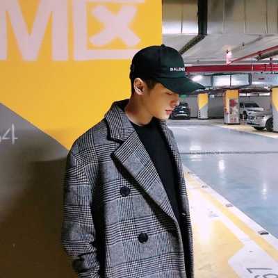侧脸平适合什么发型（侧脸平适合什么发型男）