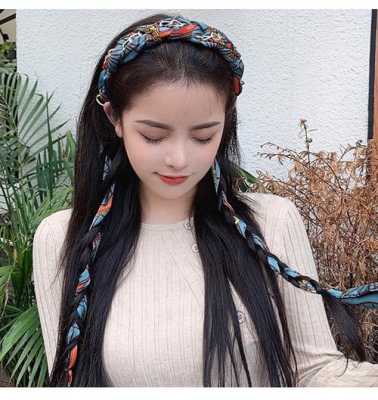 发带怎么绑到麻花辫里（侧编麻花辫发带绑法）