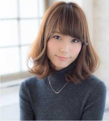 脸特别小适合什么发型（脸特别小适合什么发型女）