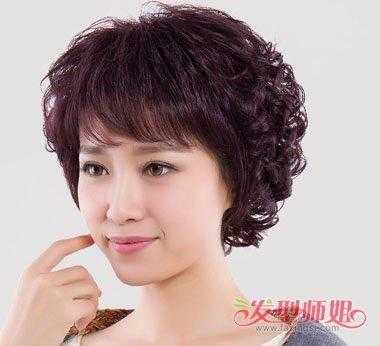 今年短发流行烫什么卷（40-50岁洋气发型短发）