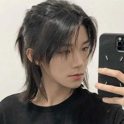 长得黑适合什么发型男（长得黑适合什么发型男生）