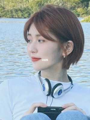 脸颧骨宽适合什么短发（方圆脸适合挂耳短发吗）