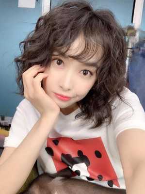 女生自来卷怎么弄好看（自然卷怎么剪好看）