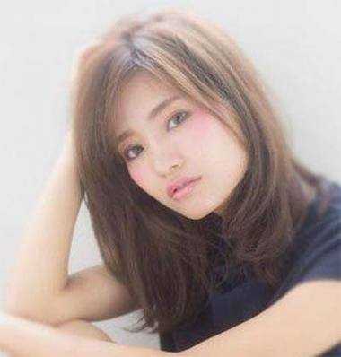 大国字脸适合什么发型（大国字脸适合什么发型女）