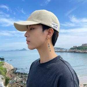 高个子脸长的男生带什么颜色的帽子好看,男鸭舌帽怎么戴好看图片
