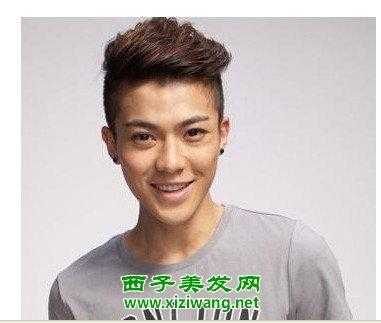 脸短男生适合什么发型（男生中间长两边短的发型）