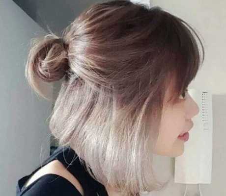 超短发女生穿什么裙子（穿裙子超短发怎么扎）