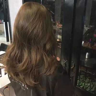 肩膀宽腰细的女生适合穿什么,杏棕色头发是什么颜色的