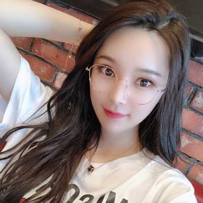 脸大的戴什么眼镜好看（脸大眼睛小戴什么眼镜）