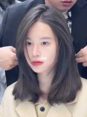方脸适合什么锁骨发（方脸适合什么锁骨发型）