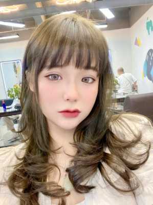 脸大的女孩适合什么刘海（脸大的女孩适合什么刘海好看）