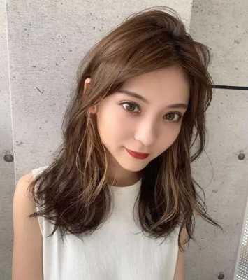 巴掌脸适合什么发型女（巴掌脸适合什么发型女图片）
