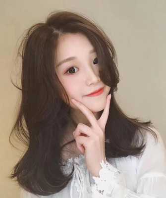 巴掌脸适合什么发型女（巴掌脸适合什么发型女图片）
