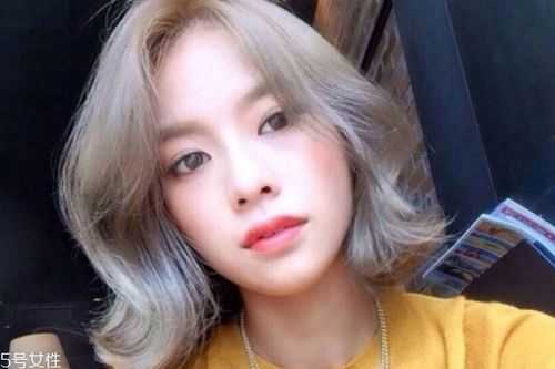 圆脸适合染深色还是浅色,大圆脸适合染什么颜色好看又盖白发