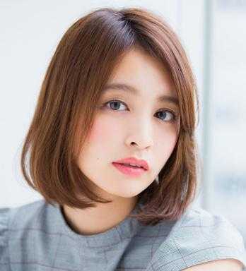 脸小适合什么发型女（脸小适合什么发型女图片）