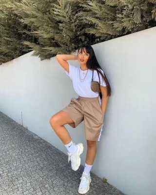 运动短裤配什么上衣好看（上身女运动衣下身配什么裤子）