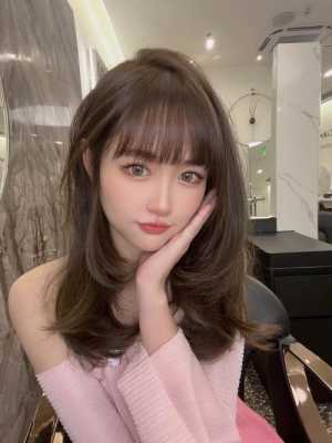 圆脸适合什么披肩发（圆脸适合什么披肩发型）