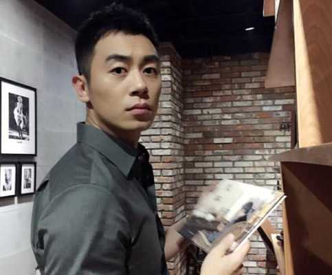 朱亚文发型怎么弄（朱亚文发型怎么弄的）