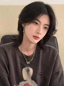怎么打理头发才好看（中分狼尾发型一开始怎么留）