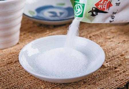 洗头放点盐有什么好处（洗头加盐有什么好处）