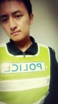 男性自然卷留什么发型（男性警察的发型要求是什么）