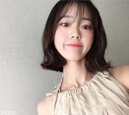头发剪完往外翘怎么办（剪完头发很翘怎么办）