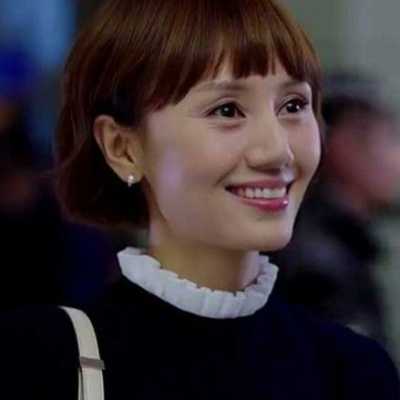 唐晶头发是什么颜色（唐晶头发是什么颜色的）