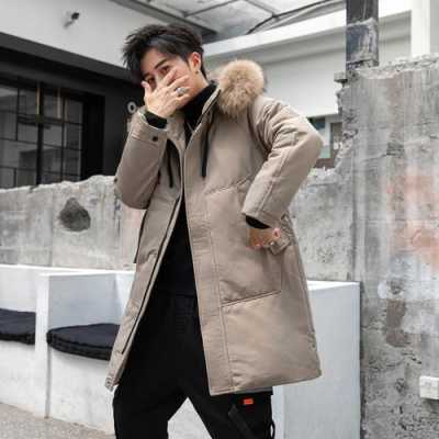 男长款羽绒服怎么搭配（男生穿长款羽绒服好看吗？我想买件）