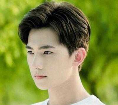男生怎么吹头发微中分,男生分头发型怎么弄才好看
