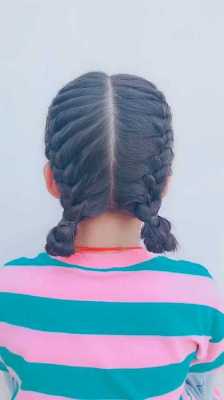 小学生怎么扎头发简单好看（孩子头发炸的小刺猬一样怎么让变得原来顺顺的啊）