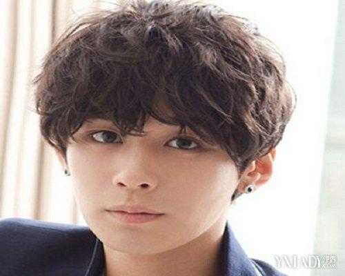 男生蘑菇头换什么发型（蘑菇头怎么变发型）