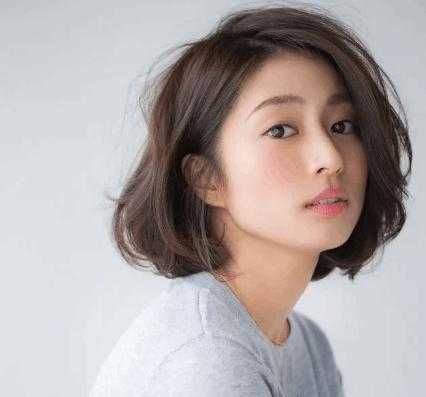 一七年流行什么发型（一七年流行什么发型女）