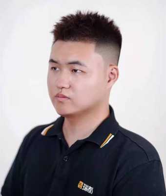 男士脸胖脸大适合什么发型,脸大脸胖适合什么发型好看