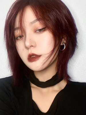 皮肤黄又偏黑的人适合染什么颜色的头发呢,脸色黑黄适合什么颜色口红