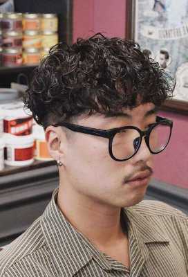 发量多的男生适合的烫发,短发发量多适合什么卷发
